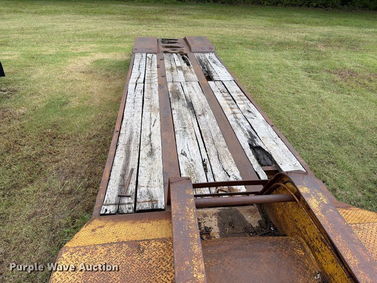 image for item EP7861 1973 Chancey BT35 drop deck equipment trailer