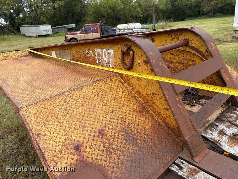 image for item EP7861 1973 Chancey BT35 drop deck equipment trailer