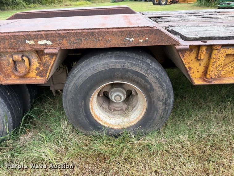 image for item EP7861 1973 Chancey BT35 drop deck equipment trailer