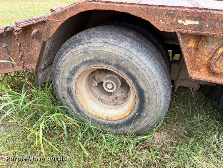 image for item EP7861 1973 Chancey BT35 drop deck equipment trailer