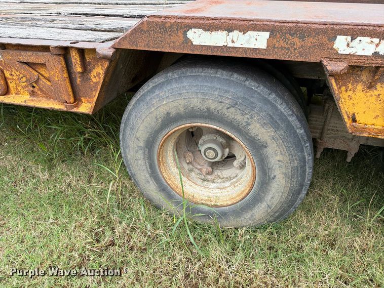 image for item EP7861 1973 Chancey BT35 drop deck equipment trailer
