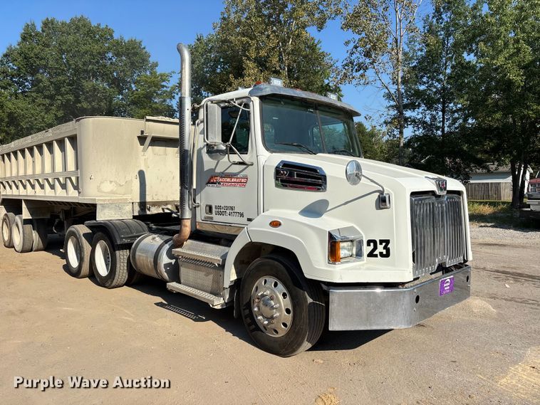 image for item ER3295 2013 Western Star 4700 semi truck