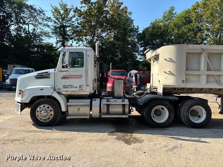 image for item ER3295 2013 Western Star 4700 semi truck