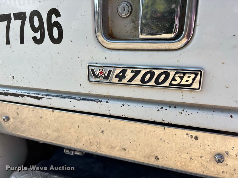 image for item ER3295 2013 Western Star 4700 semi truck