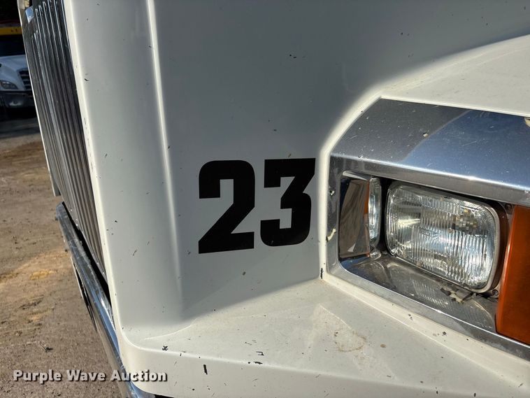 image for item ER3295 2013 Western Star 4700 semi truck