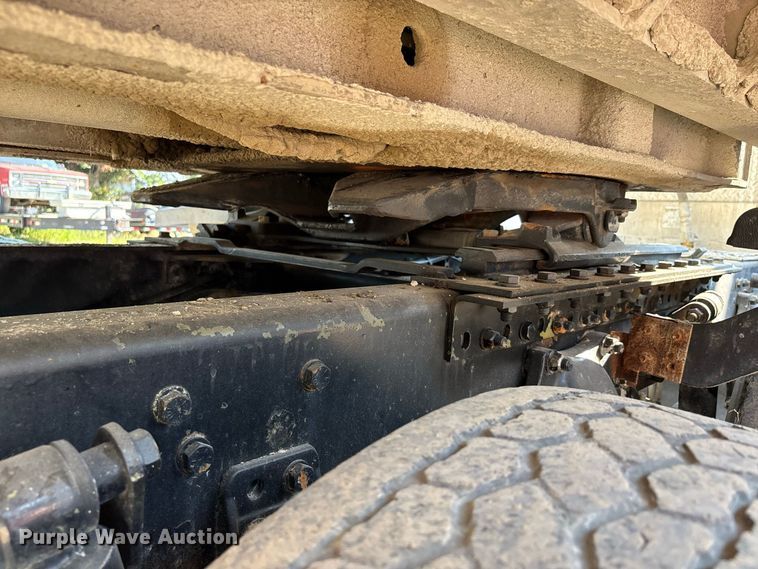image for item ER3295 2013 Western Star 4700 semi truck