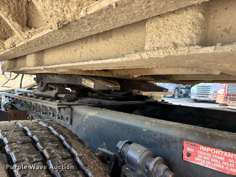 image for item ER3295 2013 Western Star 4700 semi truck