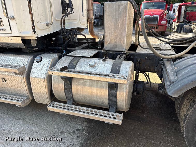 image for item ER3295 2013 Western Star 4700 semi truck