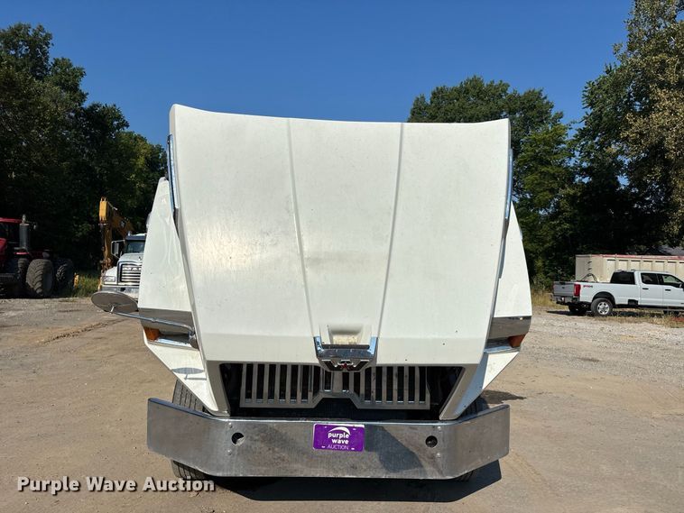 image for item ER3295 2013 Western Star 4700 semi truck