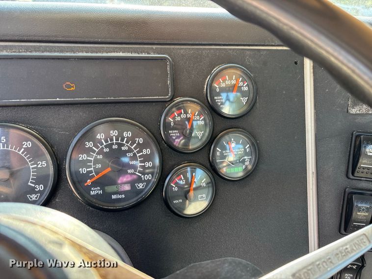 image for item ER3295 2013 Western Star 4700 semi truck