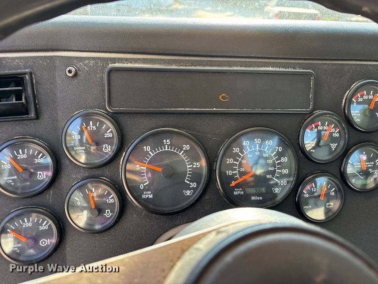 image for item ER3295 2013 Western Star 4700 semi truck