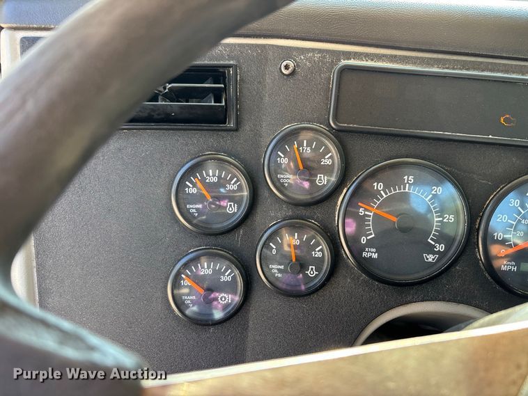 image for item ER3295 2013 Western Star 4700 semi truck