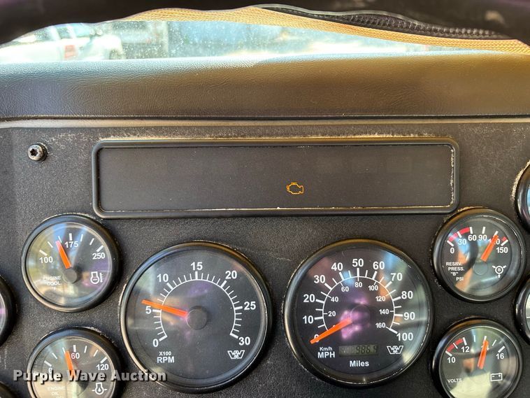 image for item ER3295 2013 Western Star 4700 semi truck