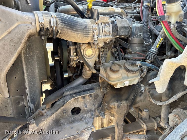 image for item ER3295 2013 Western Star 4700 semi truck