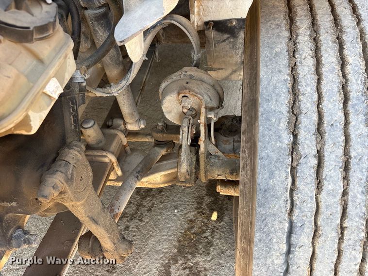 image for item ER3295 2013 Western Star 4700 semi truck