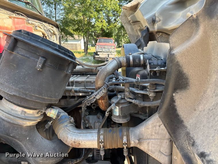 image for item ER3295 2013 Western Star 4700 semi truck