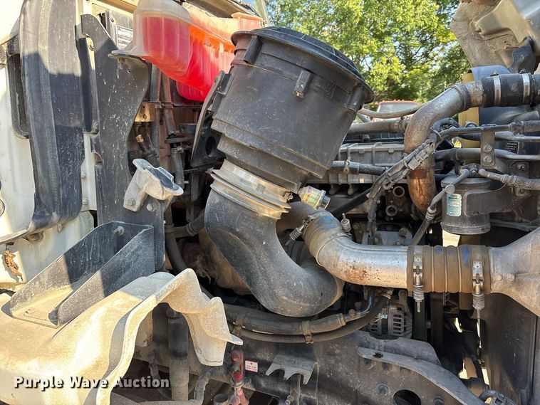 image for item ER3295 2013 Western Star 4700 semi truck