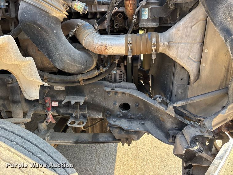 image for item ER3295 2013 Western Star 4700 semi truck