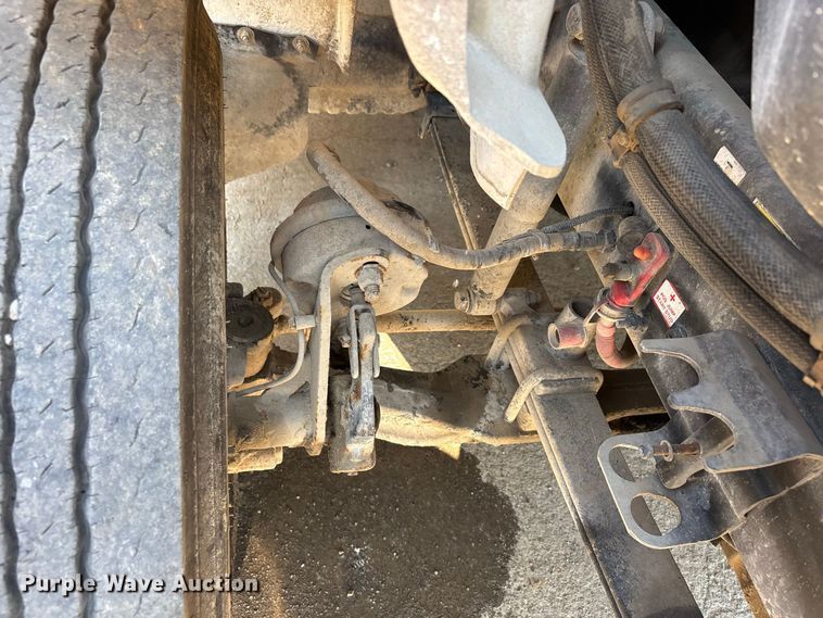 image for item ER3295 2013 Western Star 4700 semi truck