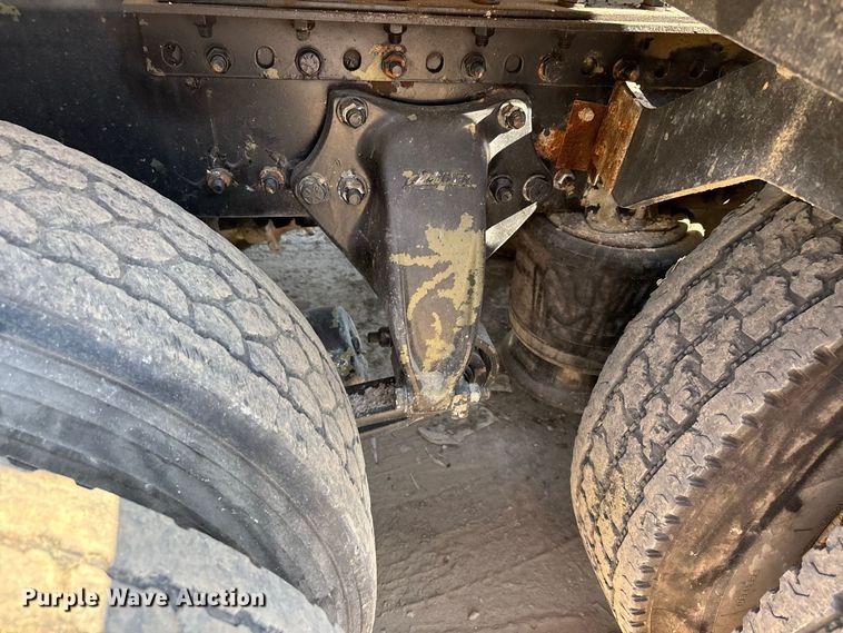 image for item ER3295 2013 Western Star 4700 semi truck