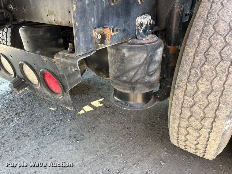 image for item ER3295 2013 Western Star 4700 semi truck
