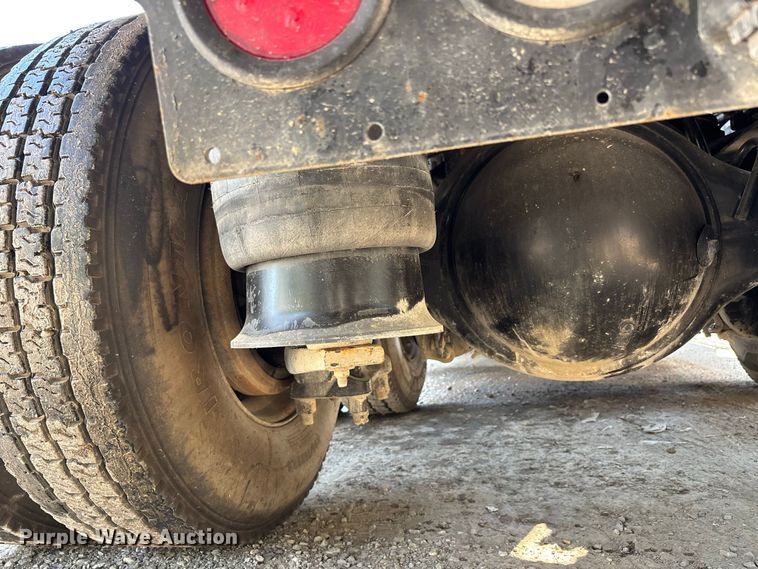 image for item ER3295 2013 Western Star 4700 semi truck