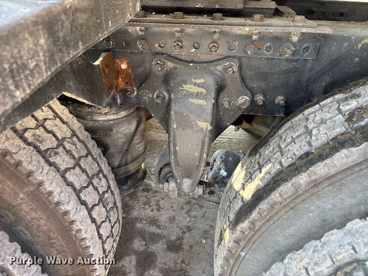 image for item ER3295 2013 Western Star 4700 semi truck
