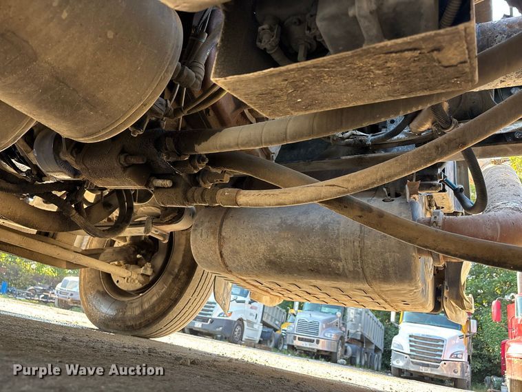 image for item ER3295 2013 Western Star 4700 semi truck