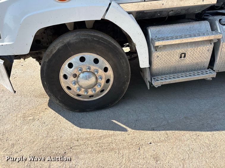 image for item ER3295 2013 Western Star 4700 semi truck