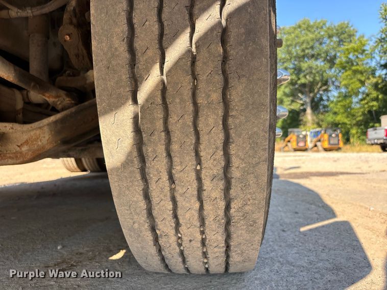 image for item ER3295 2013 Western Star 4700 semi truck