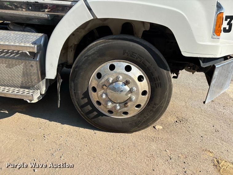 image for item ER3295 2013 Western Star 4700 semi truck