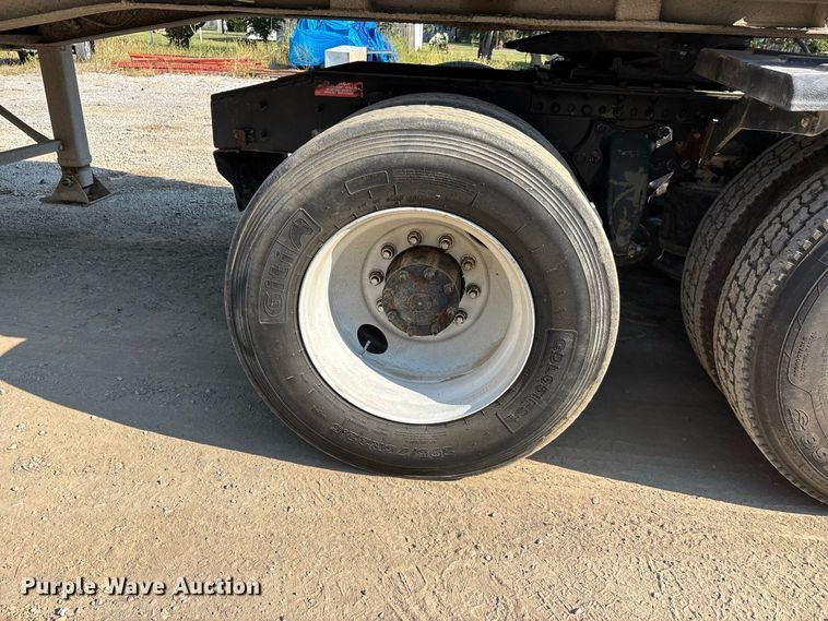 image for item ER3295 2013 Western Star 4700 semi truck