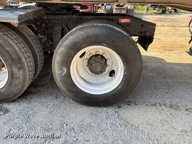 image for item ER3295 2013 Western Star 4700 semi truck