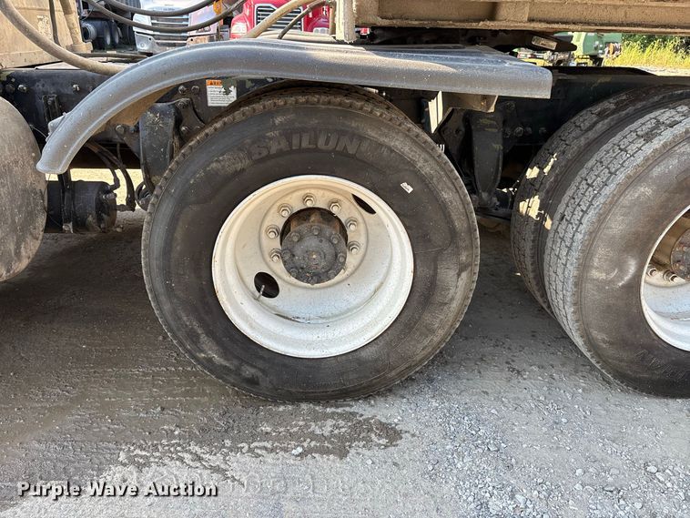 image for item ER3295 2013 Western Star 4700 semi truck