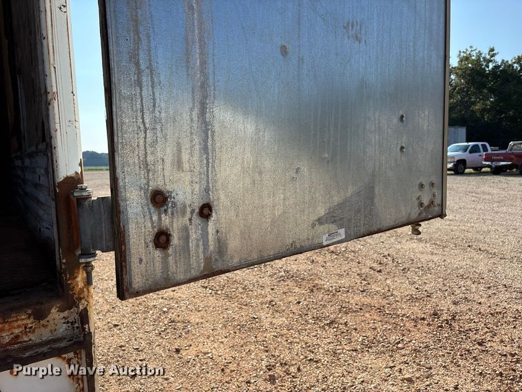image for item ER3345 1999 Stoughton dry van trailer