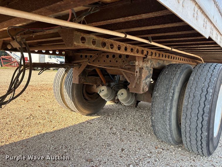 image for item ER3345 1999 Stoughton dry van trailer