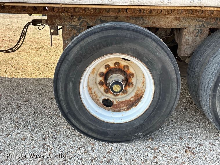 image for item ER3345 1999 Stoughton dry van trailer