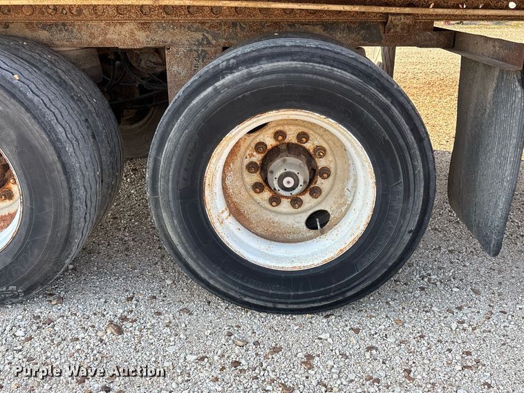 image for item ER3345 1999 Stoughton dry van trailer