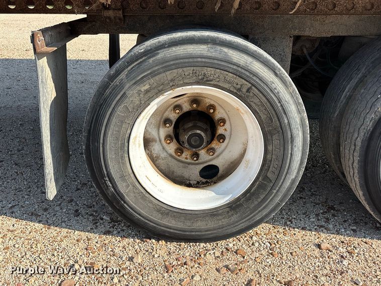image for item ER3345 1999 Stoughton dry van trailer