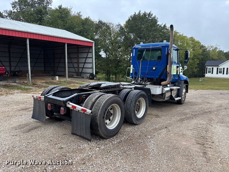 image for item ER3375 2014 Mack CXU semi truck
