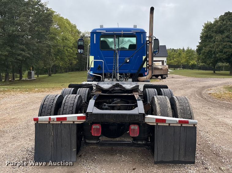 image for item ER3375 2014 Mack CXU semi truck