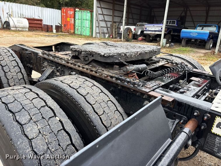 image for item ER3375 2014 Mack CXU semi truck