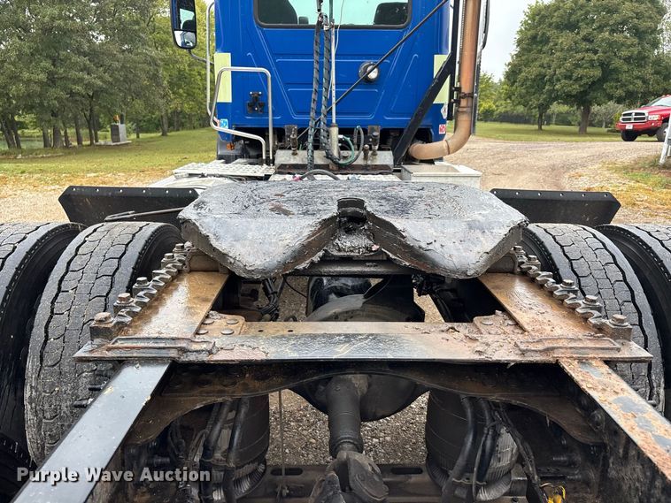 image for item ER3375 2014 Mack CXU semi truck