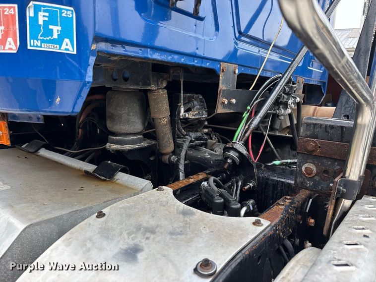 image for item ER3375 2014 Mack CXU semi truck