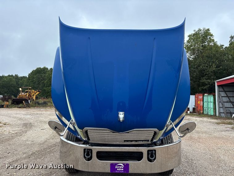 image for item ER3375 2014 Mack CXU semi truck