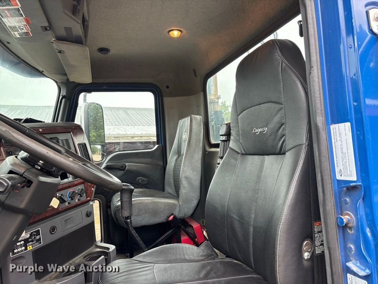 image for item ER3375 2014 Mack CXU semi truck