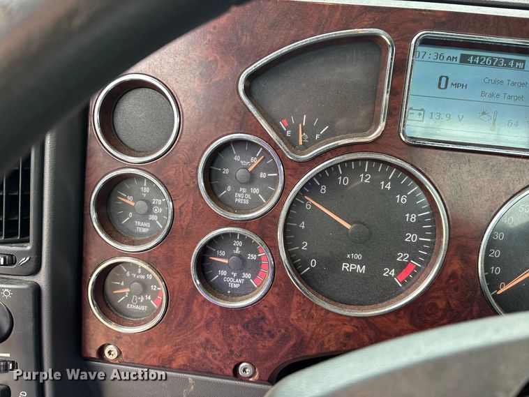image for item ER3375 2014 Mack CXU semi truck