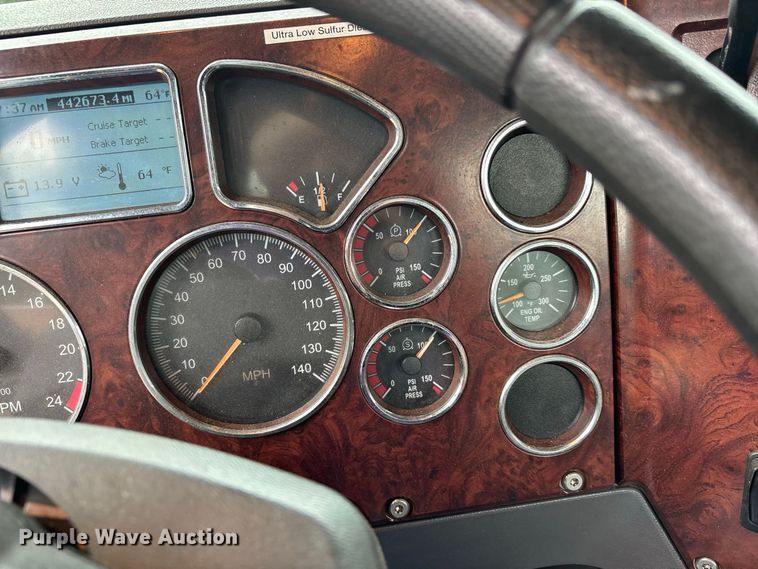 image for item ER3375 2014 Mack CXU semi truck