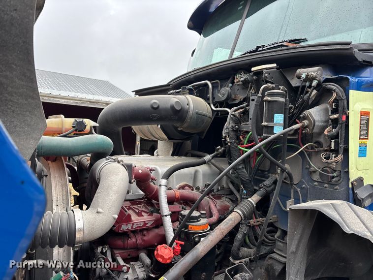 image for item ER3375 2014 Mack CXU semi truck