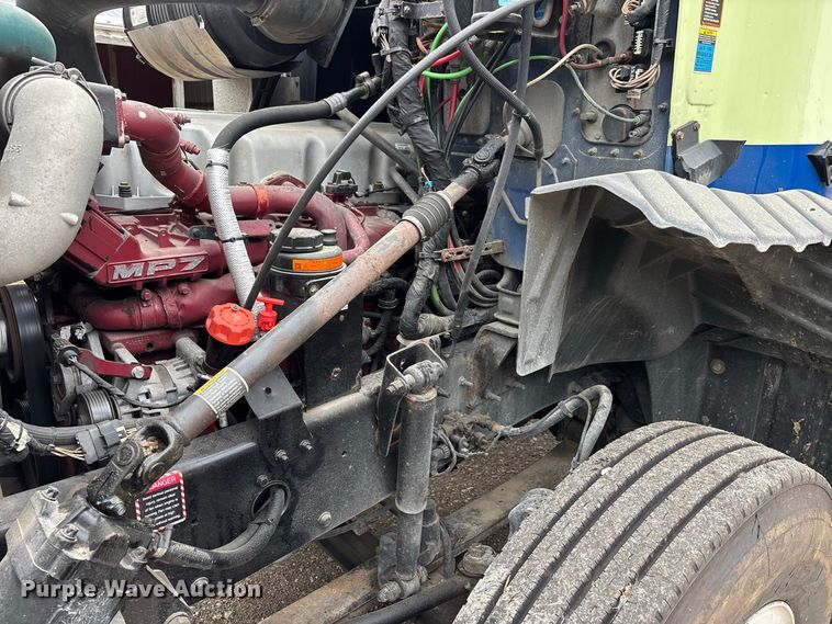 image for item ER3375 2014 Mack CXU semi truck